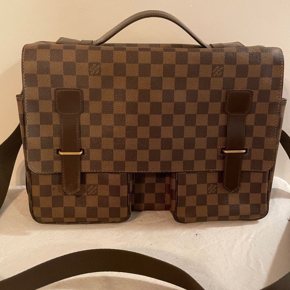 LOUIS VUITTON
DAMIER EBENE BROADWAY
